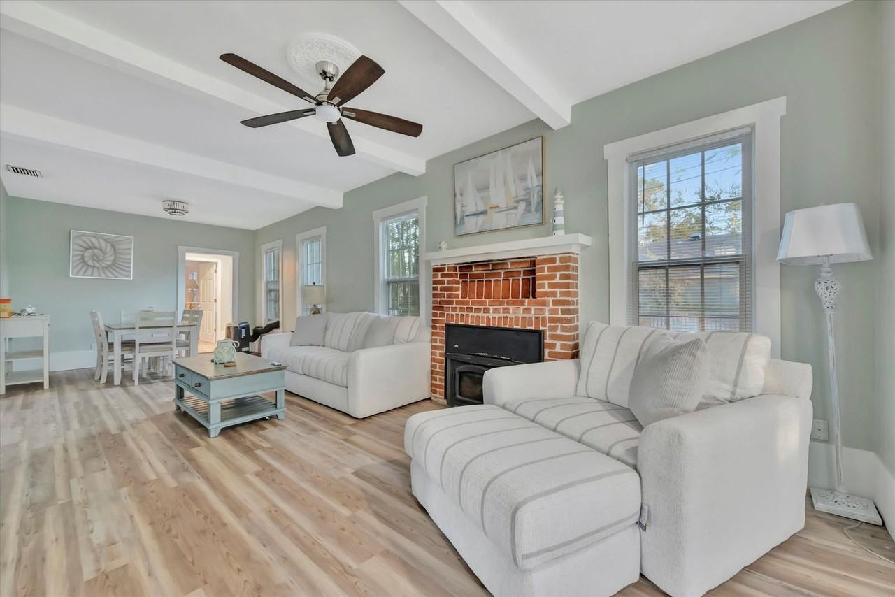 207 6th St N #1406267P - Photo 2 of 19