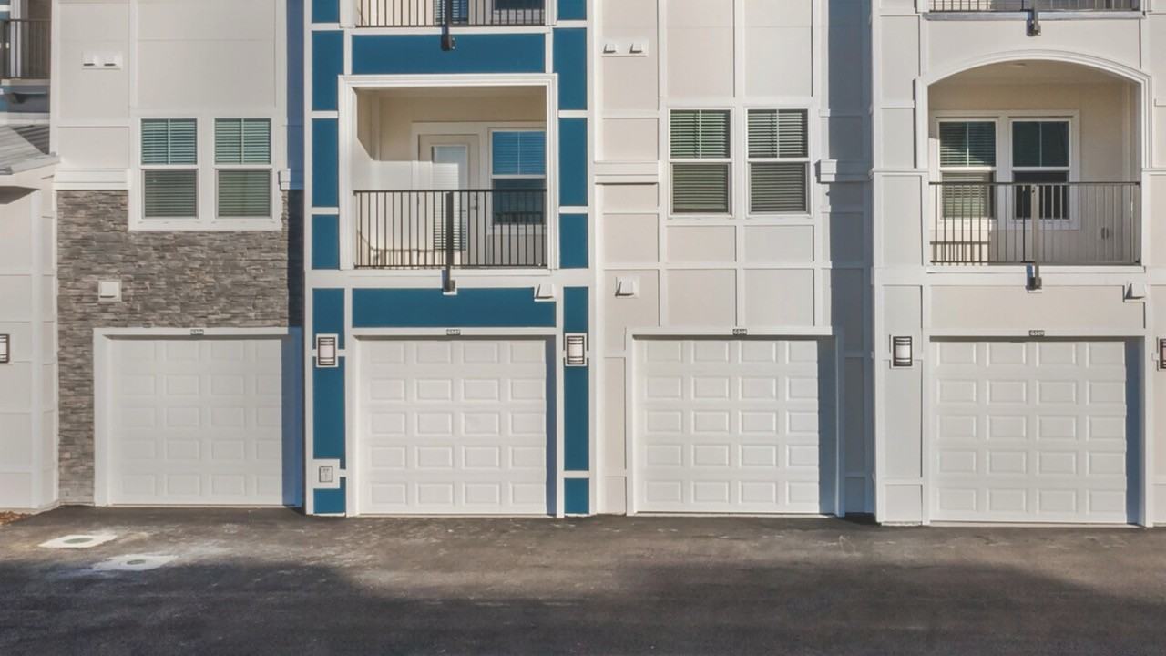 Venice Isles Luxury Apartments - Photo 6 of 24