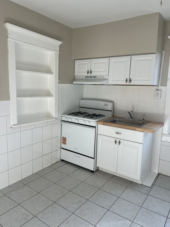 225 East Cresse Avenue - Photo 3 of 9