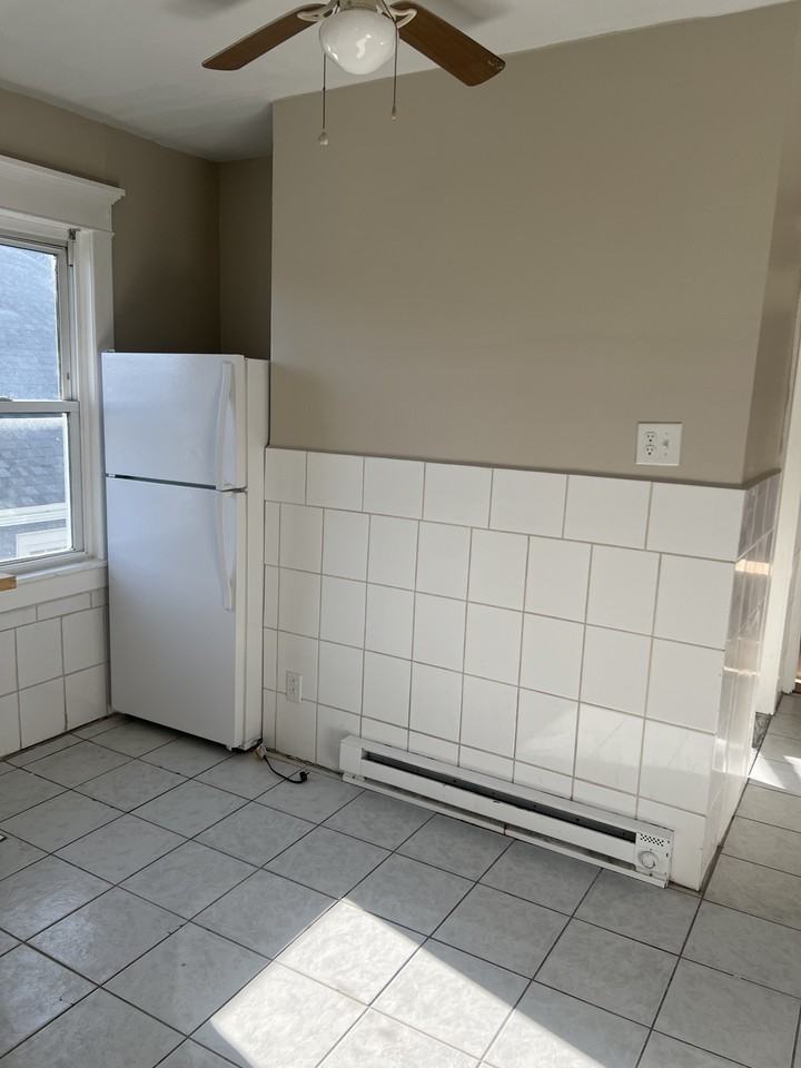 225 East Cresse Avenue - Photo 4 of 9