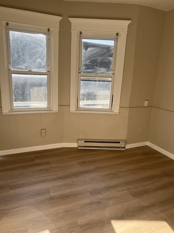 225 East Cresse Avenue - Photo 7 of 9