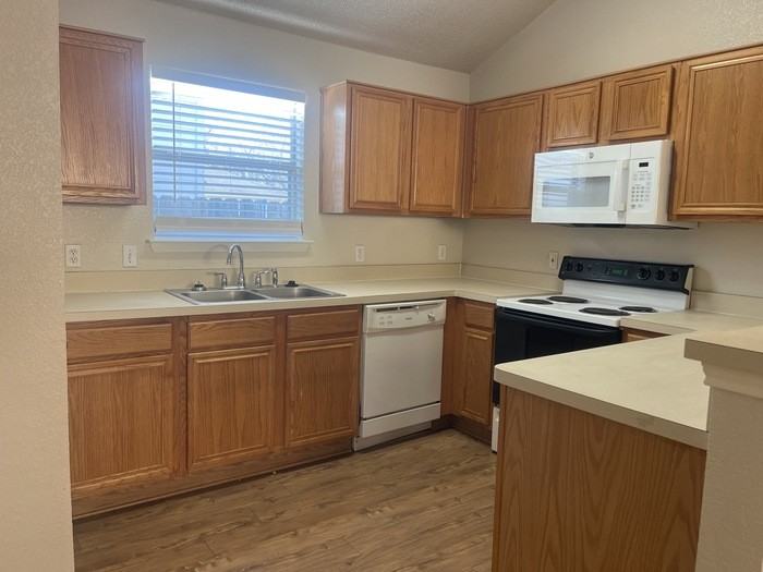 10632 Towerwood Dr - Photo 5 of 11