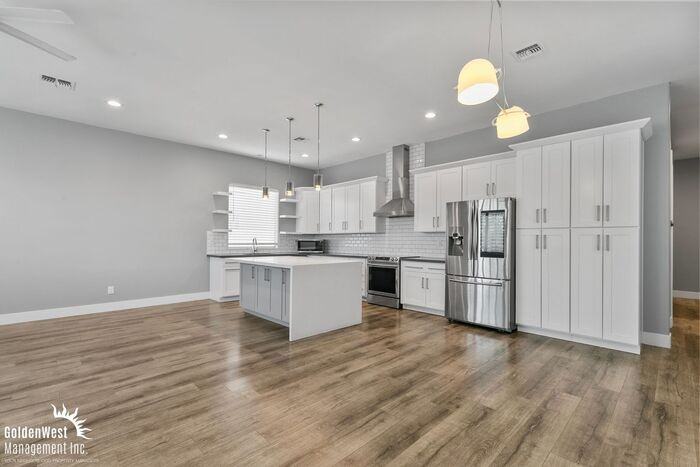 813 E Fairmount Ave - Photo 3 of 36