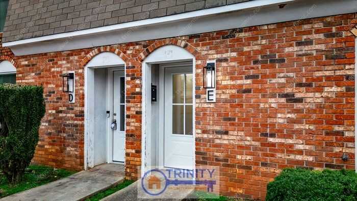 100 Lynn Cir - Photo 2 of 28