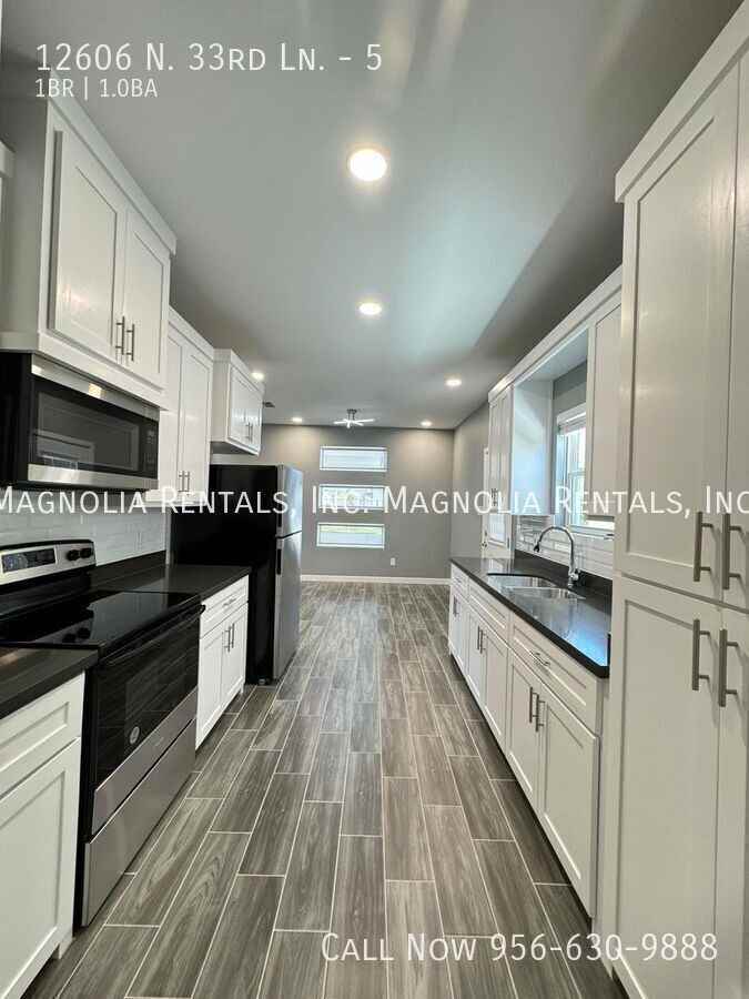 12606 N 33rd Ln #5 - Photo 3 of 11