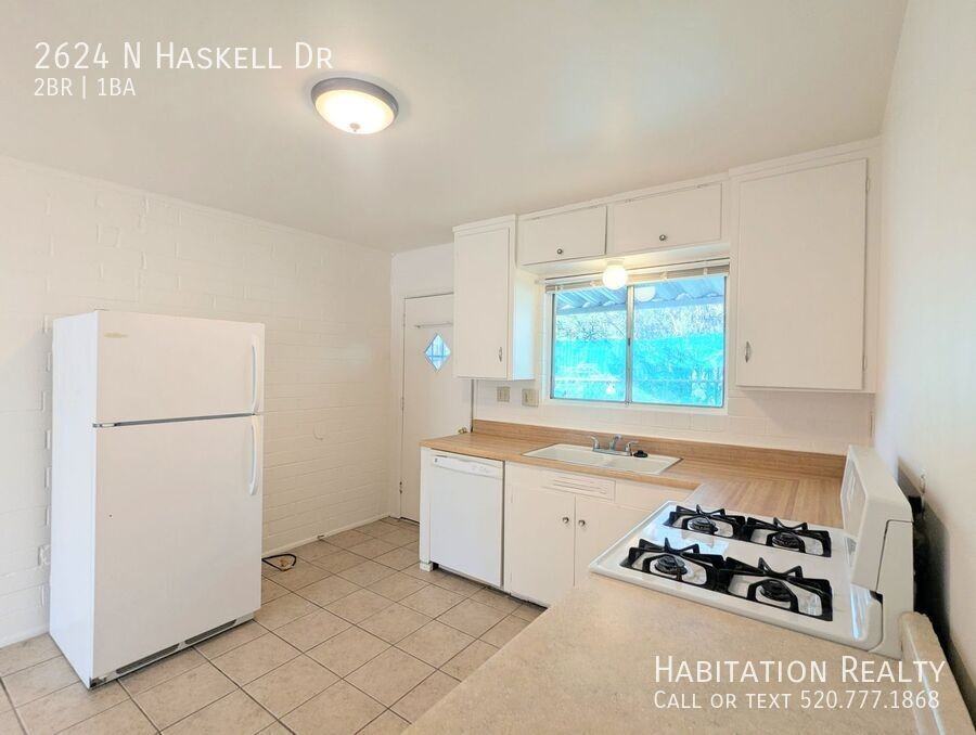 2624 N Haskell Dr - Photo 4 of 15