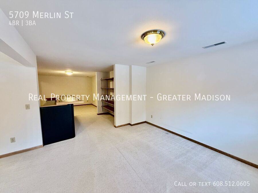 5709 Merlin St - Photo 5 of 32