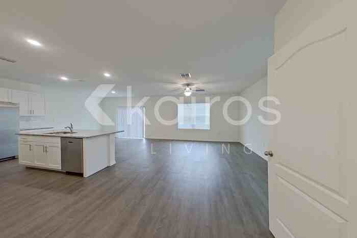 32216 Edson Ave - Photo 2 of 30