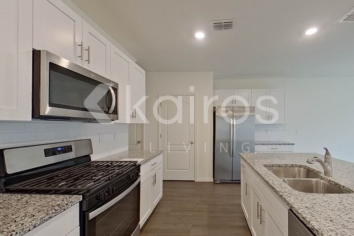 32216 Edson Ave - Photo 7 of 30