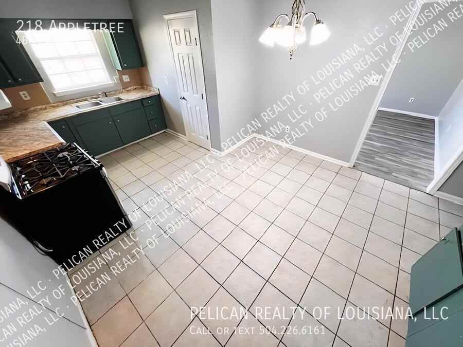 218 Appletree Ln - Photo 4 of 11