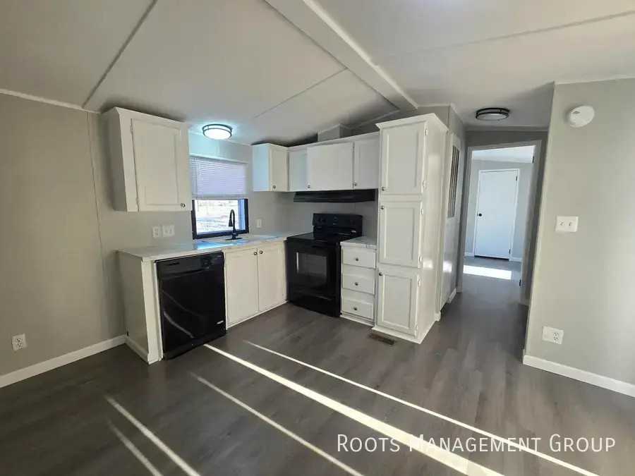 8506 N Dundee Rd - Photo 4 of 15