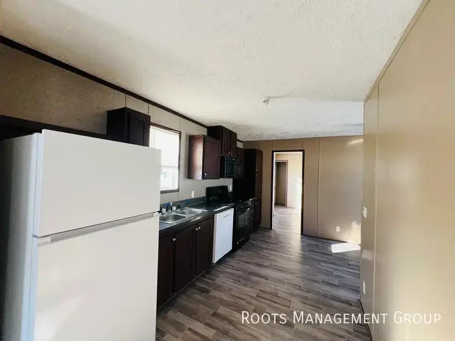 2300 E Philip Ave Trlr 17b #17B - Photo 2 of 11