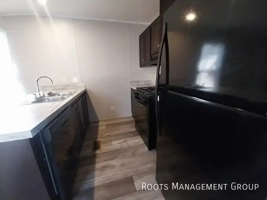 1402 Winona St #1402WN - Photo 2 of 9