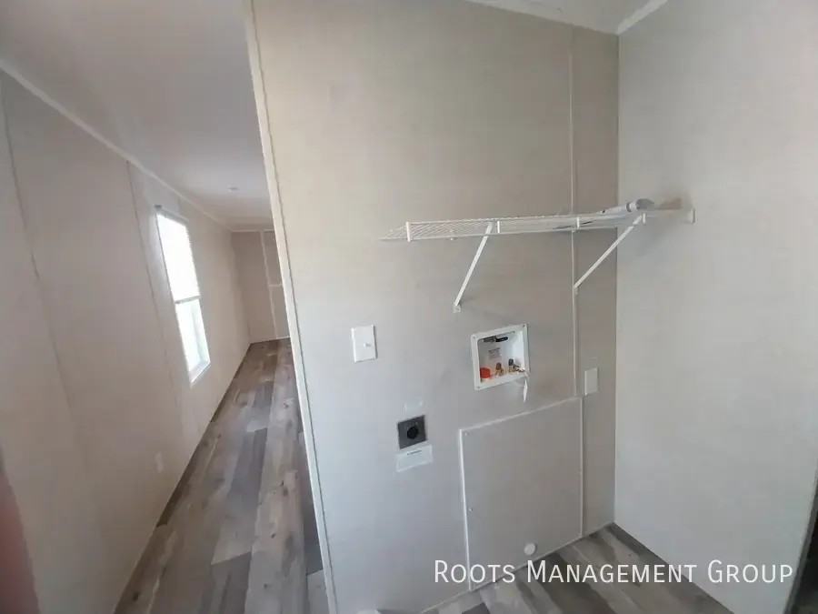 1402 Winona St #1402WN - Photo 3 of 9