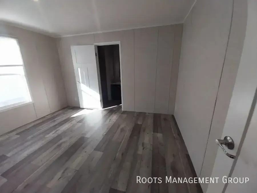 1402 Winona St #1402WN - Photo 4 of 9