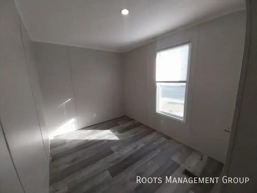 1402 Winona St #1402WN - Photo 5 of 9