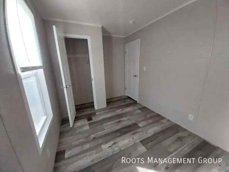 1402 Winona St #1402WN - Photo 6 of 9