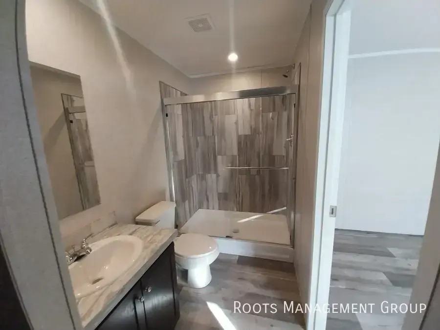 1402 Winona St #1402WN - Photo 7 of 9