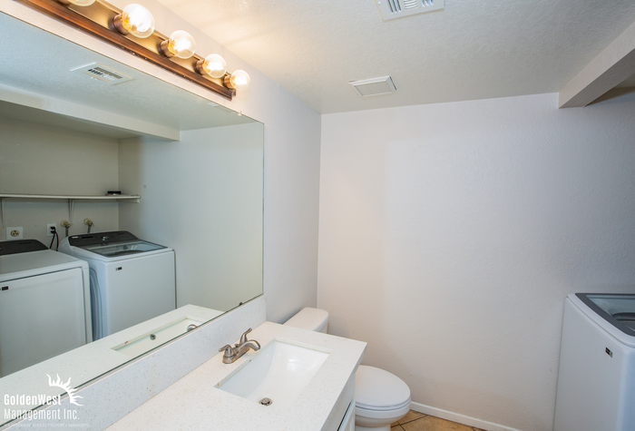 496 Sellers Pl - Photo 4 of 10