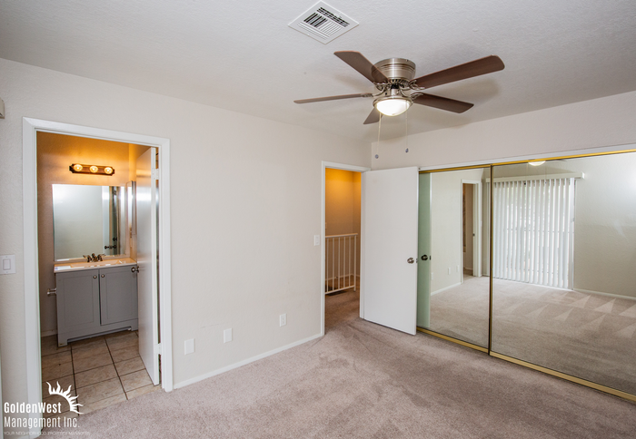 496 Sellers Pl - Photo 6 of 10