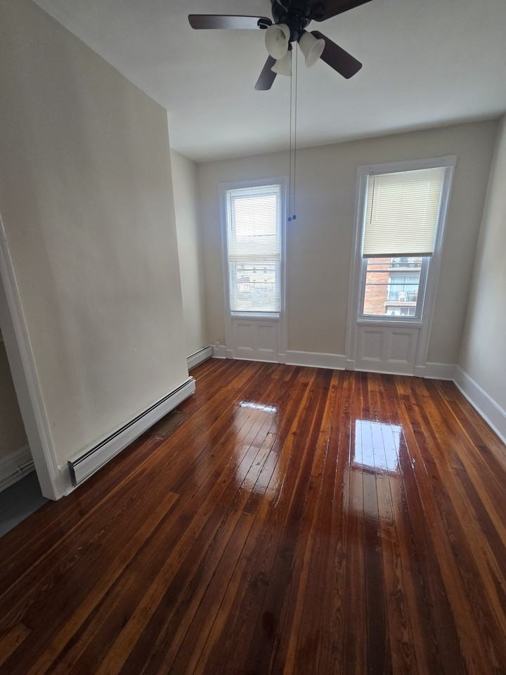 143 Saint Pauls Avenue #2R - Photo 3 of 5