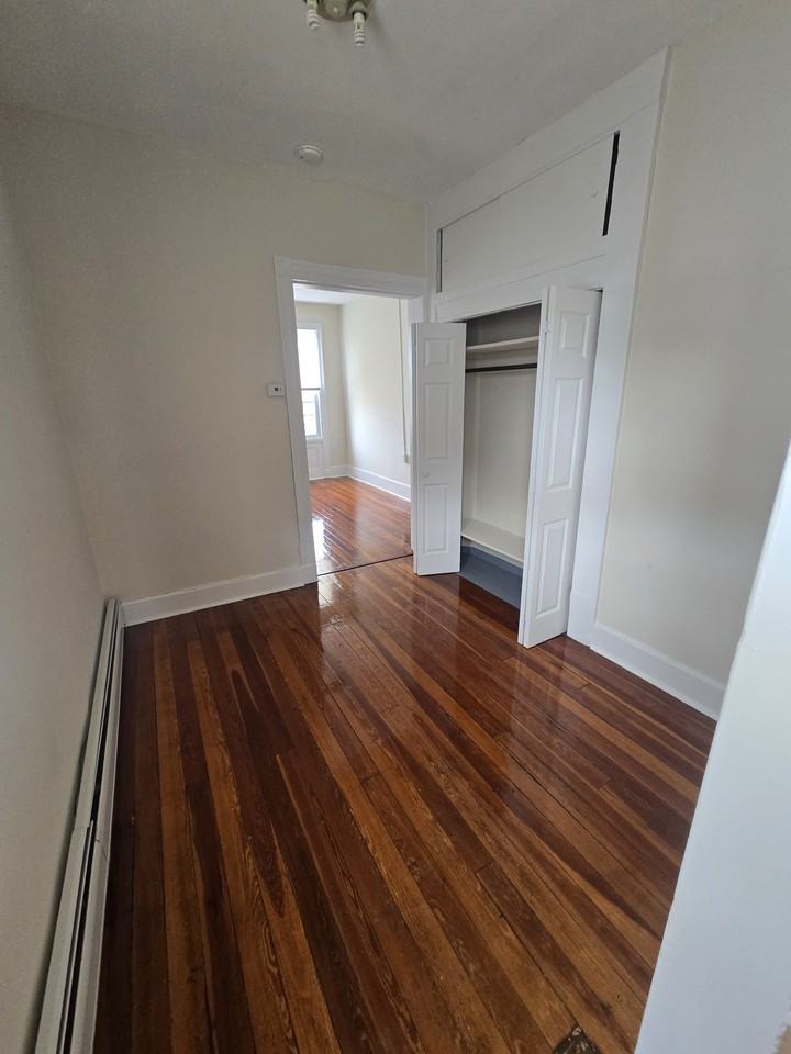 143 Saint Pauls Avenue #2R - Photo 4 of 5