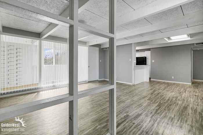 910 E Marlette Ave - Photo 3 of 25