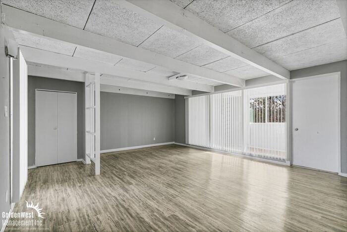 910 E Marlette Ave - Photo 4 of 25