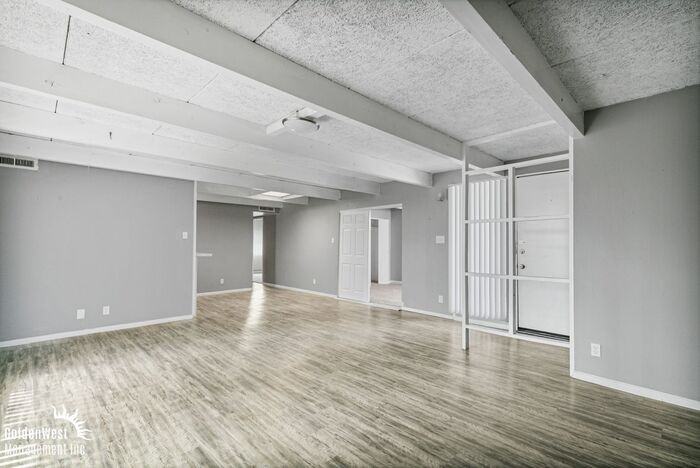 910 E Marlette Ave - Photo 5 of 25