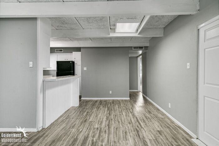 910 E Marlette Ave - Photo 6 of 25