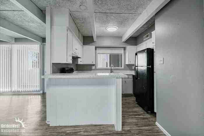 910 E Marlette Ave - Photo 7 of 25