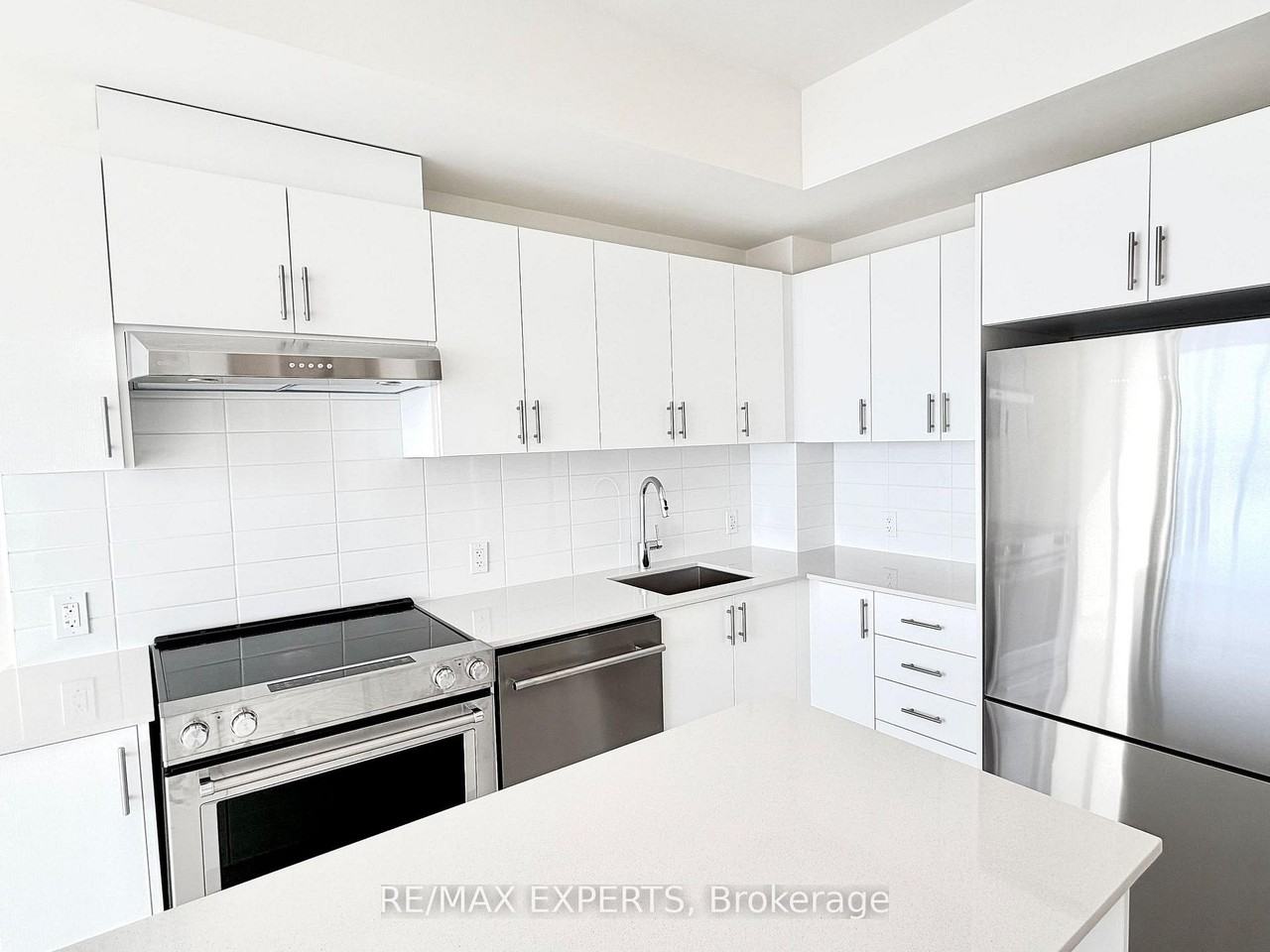 27 Korda Gate #2208 - Photo 4 of 15