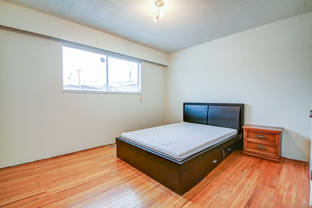 135 East 54th Avenue - Photo 5 of 10