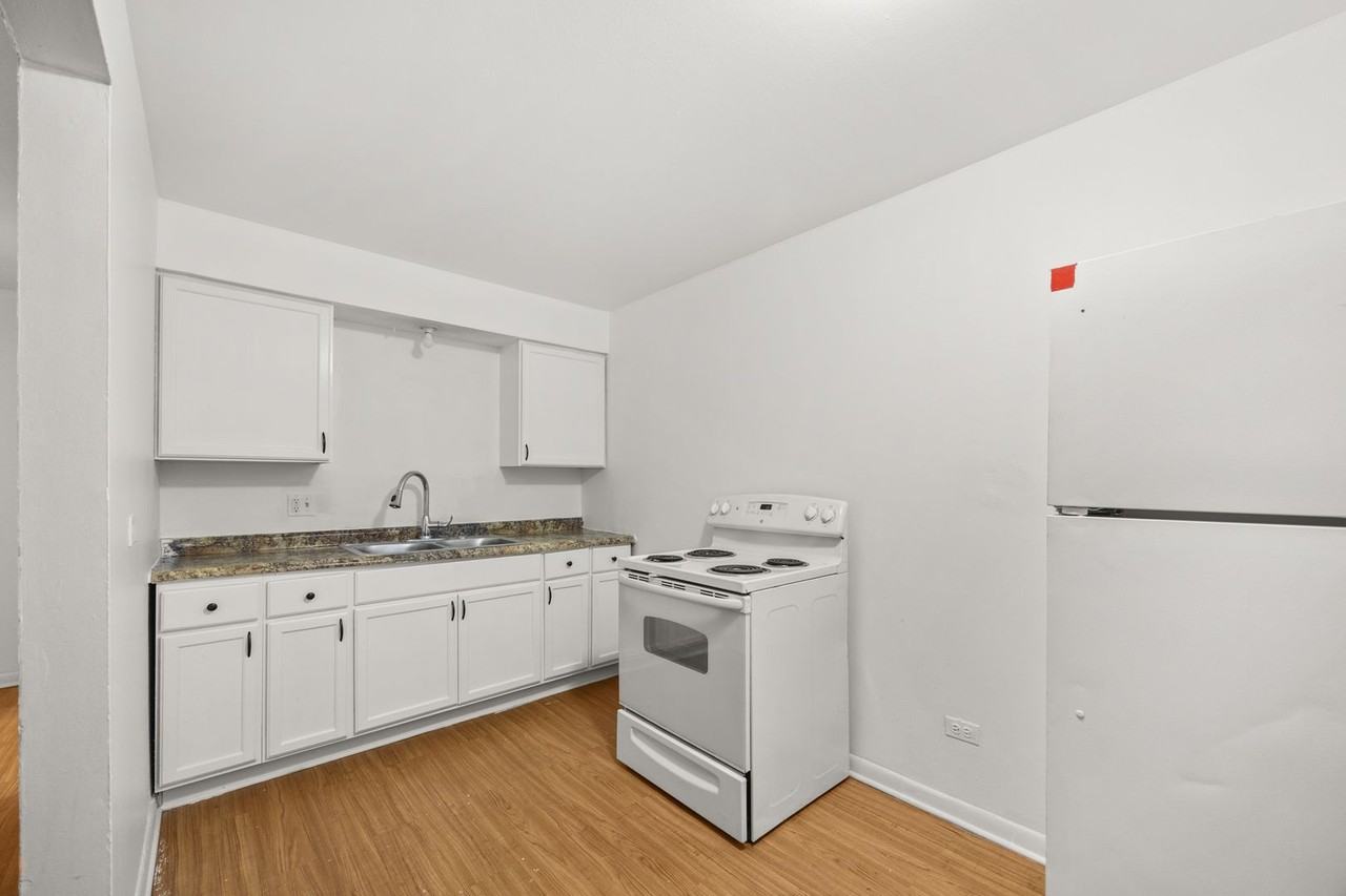 1426 S Cicero Ave #307 - Photo 3 of 10