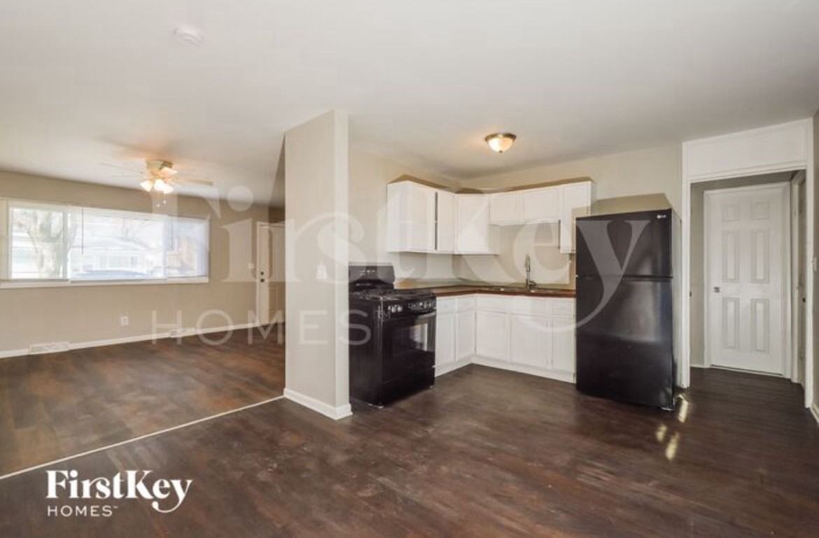 957 Lorraine Avenue - Photo 5 of 8