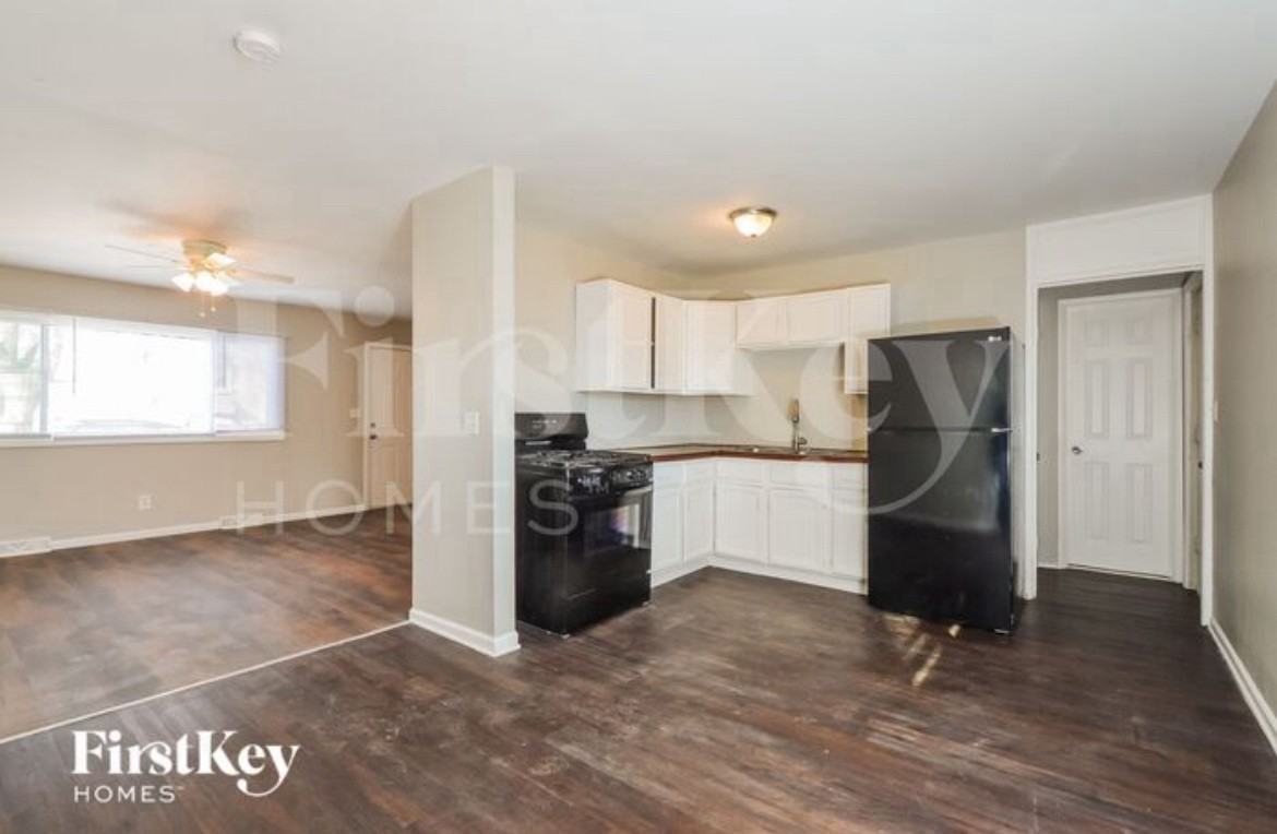 957 Lorraine Avenue - Photo 7 of 8