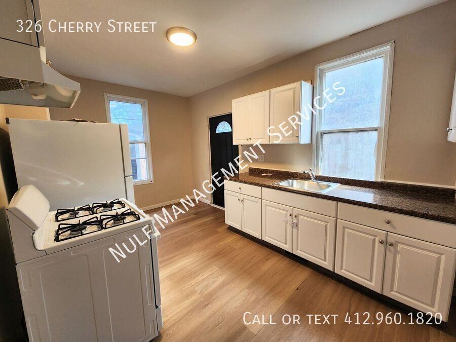 326 Cherry St - Photo 3 of 6