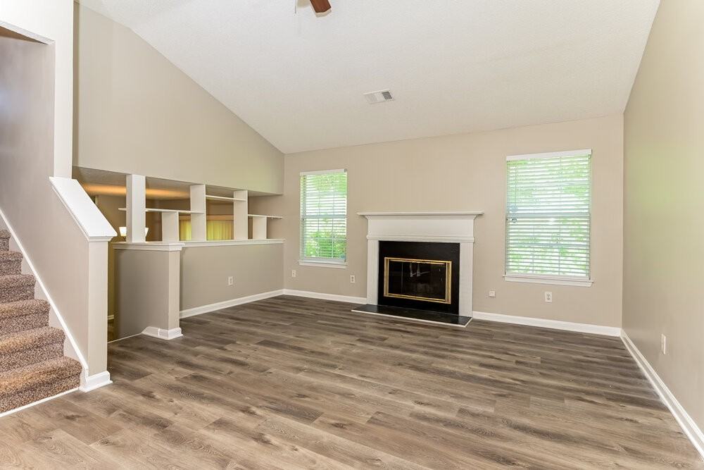 330 Brookside Dr - Photo 4 of 17