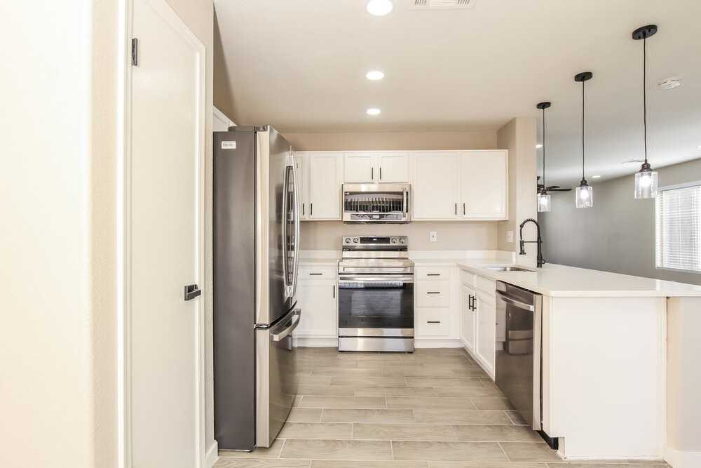 15915 W Tasha Dr - Photo 6 of 16