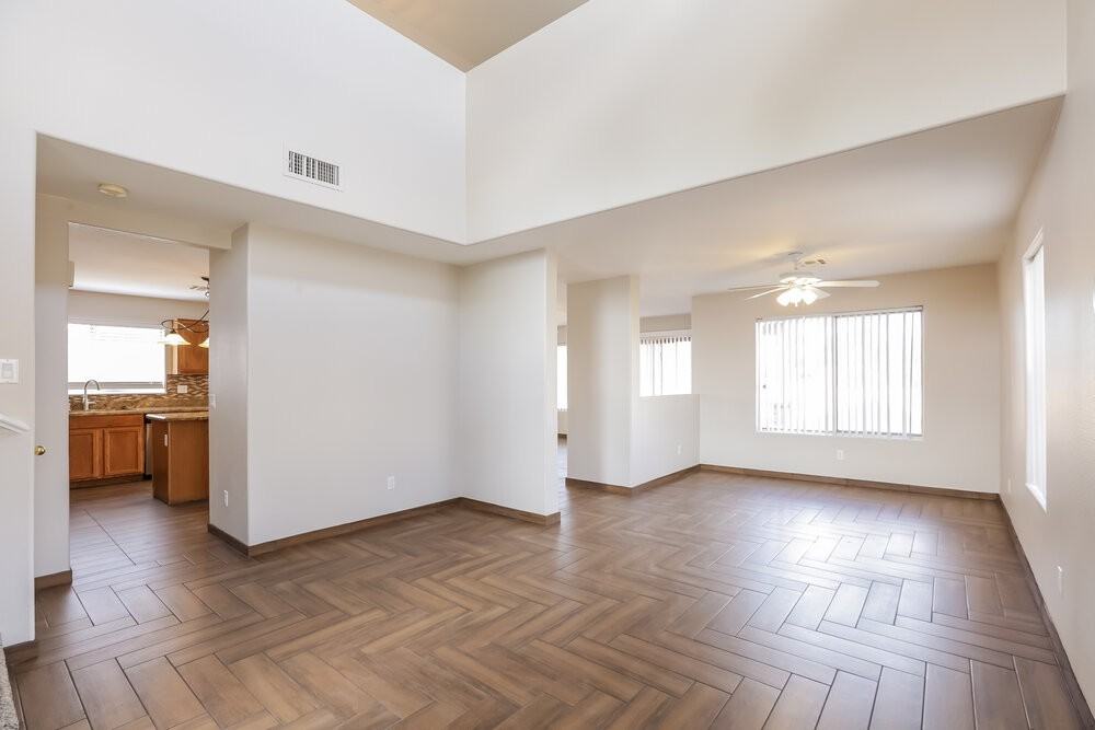 2210 W Saint Catherine Ave - Photo 4 of 16