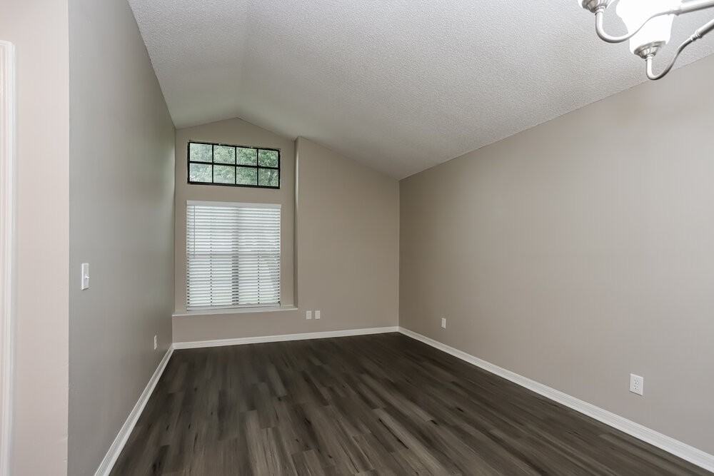 12832 Dunhill Dr - Photo 3 of 16