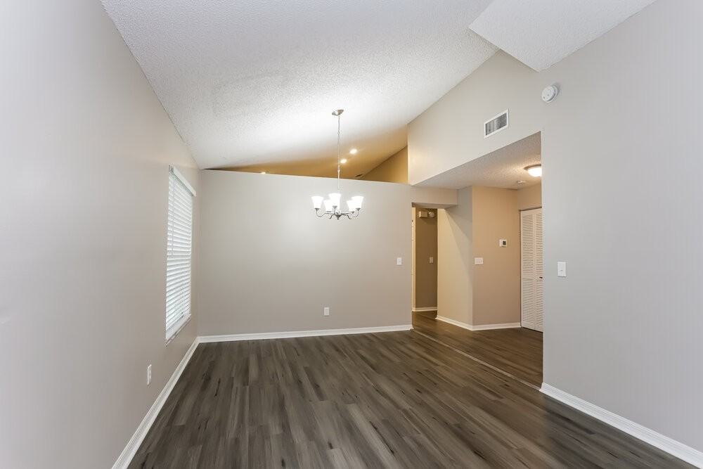 12832 Dunhill Dr - Photo 4 of 16