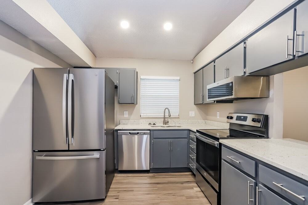 12832 Dunhill Dr - Photo 5 of 16