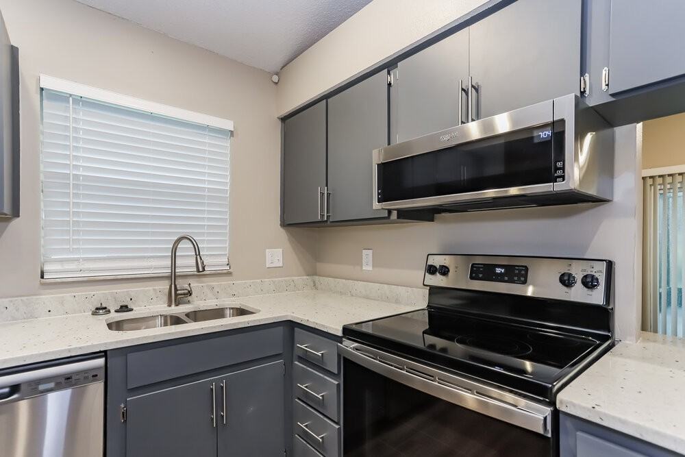 12832 Dunhill Dr - Photo 6 of 16