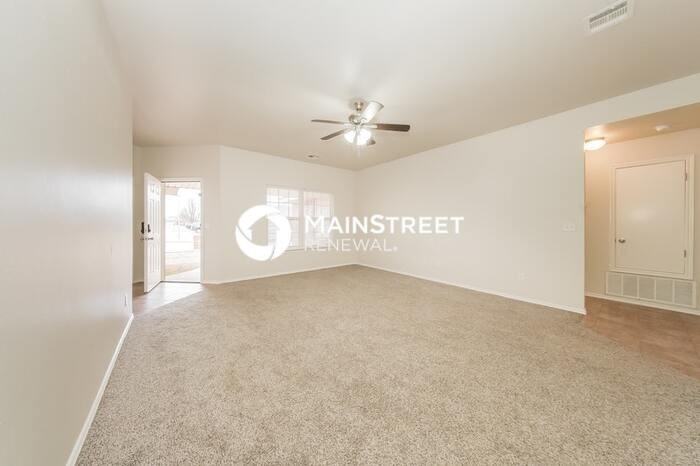 4601 Wagner Lake Dr - Photo 2 of 17