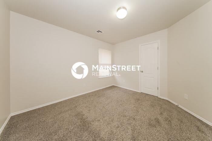 4601 Wagner Lake Dr - Photo 6 of 17