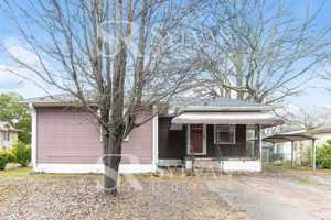 featured image of 209 Holly St