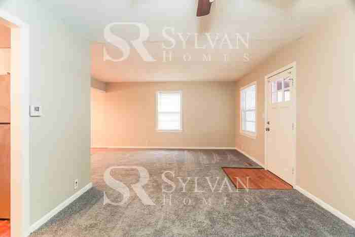 209 Holly St - Photo 3 of 15