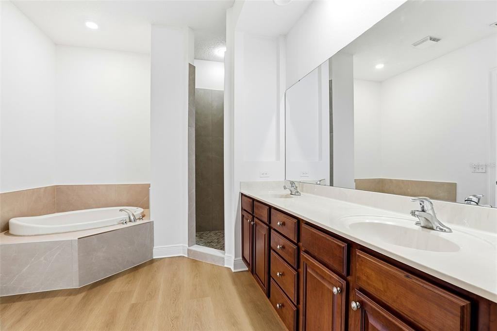 1384 Lake Baldwin Ln #1384 - Photo 2 of 33