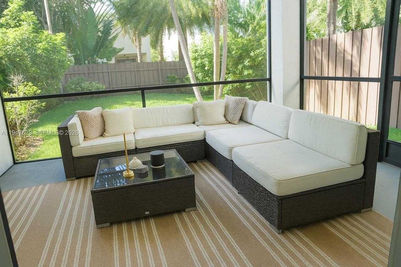 1139 Ne 3rd Ave #1139 - Photo 2 of 31